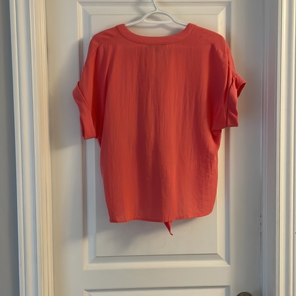 Coral Tahari button top with cute tie at front waist. - Picture 6 of 8
